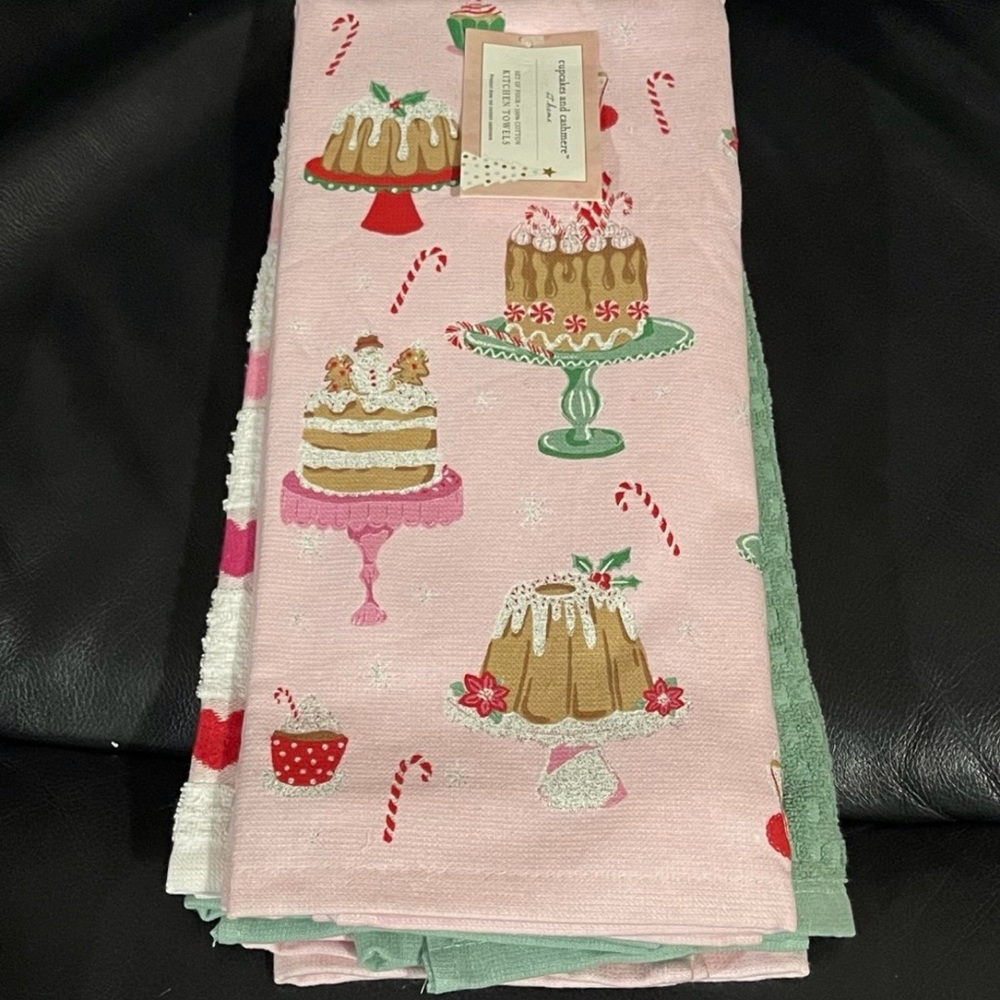 Christmas Cupcakes and Cashmere Valencia Christmas Cakes Kitchen Towels, 4